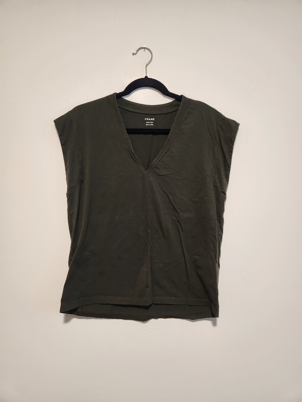 Frame Le Mid Rise V Cotton Cap Sleeve Tee Surplus Olive Green Size Small - Picture 2 of 8